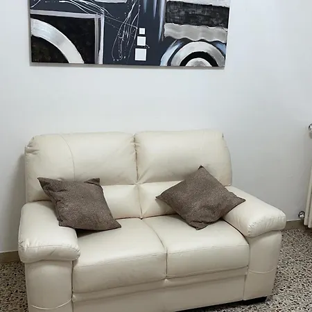 Lauranna Apartment *