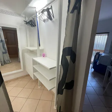 Lauranna Apartment *
